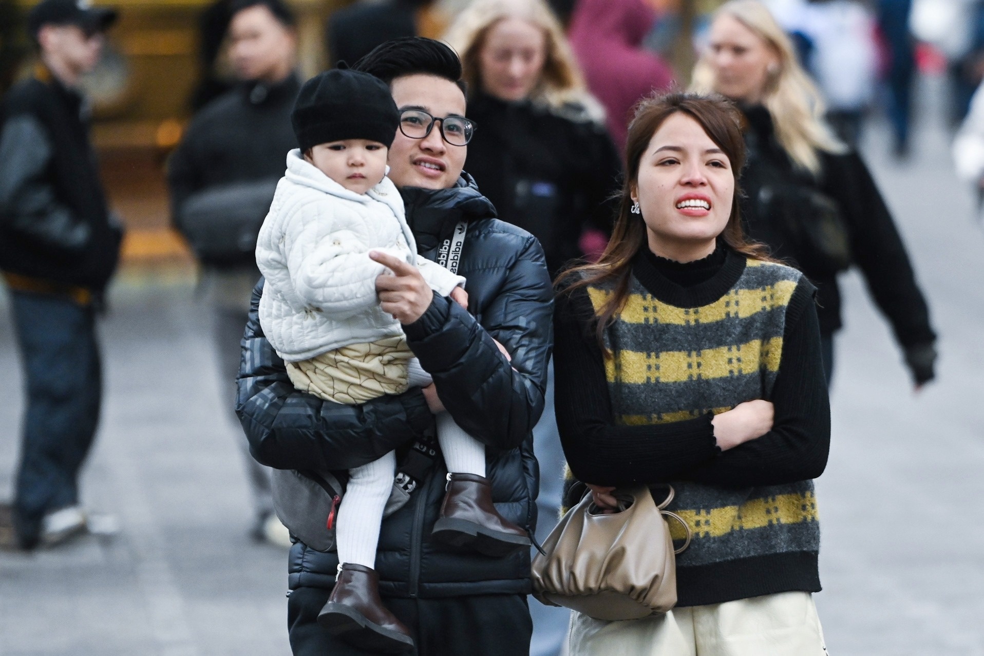 Du bao thoi tiet 2/12: Bac Bo, Bac Trung Bo ret ve dem, Nam Bo co mua hinh anh