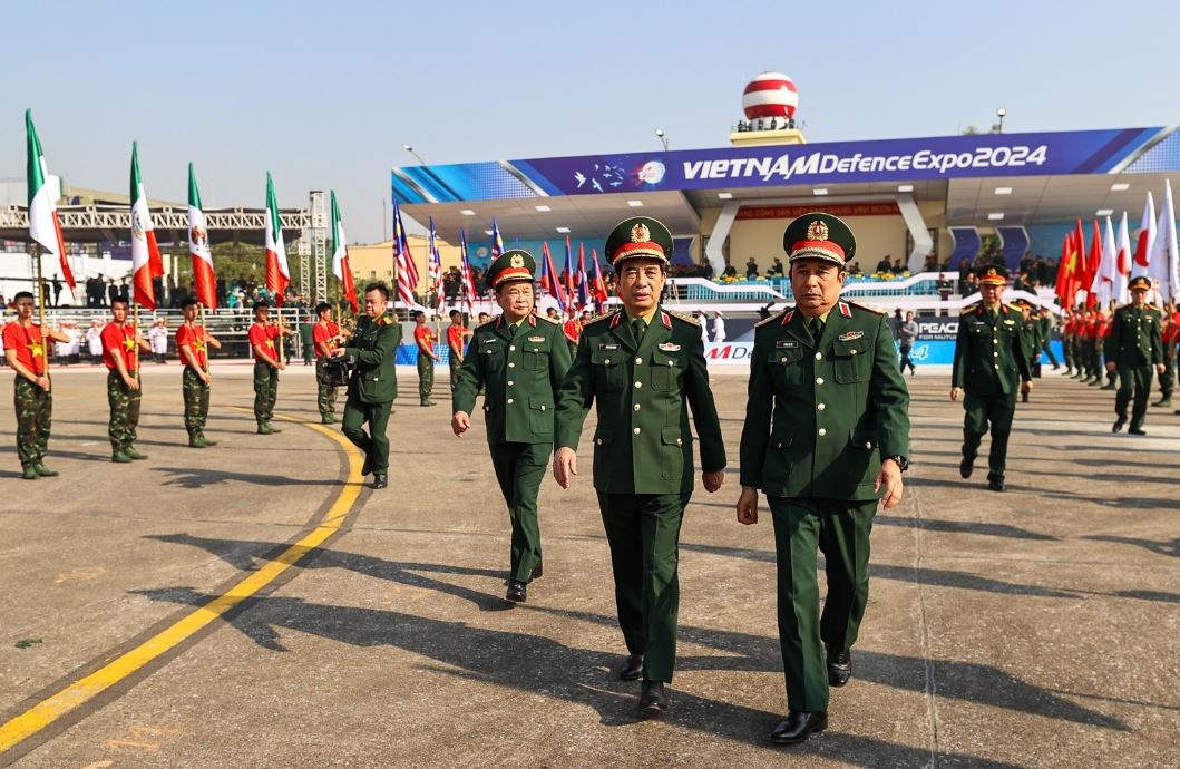 My, Nga trung bay may bay, ten lua tai Trien lam Quoc phong Viet Nam hinh anh