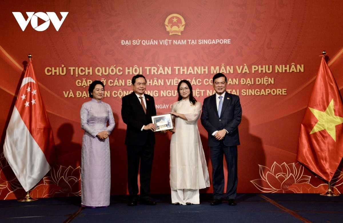 Chu tich Quoc hoi anh 8