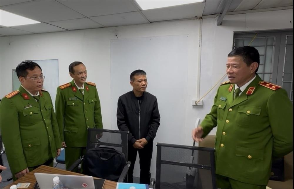 Khoan gieng lay nuoc de dong chai, dong binh mang ban hinh anh