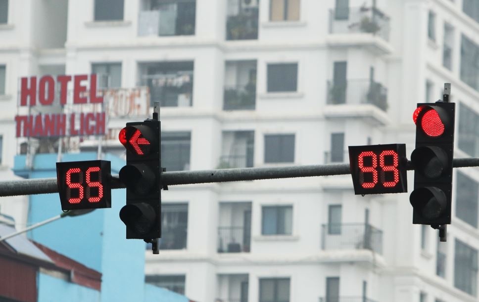 CSGT dieu chinh chu ky va tin hieu den giao thong theo nguyen tac nao? hinh anh