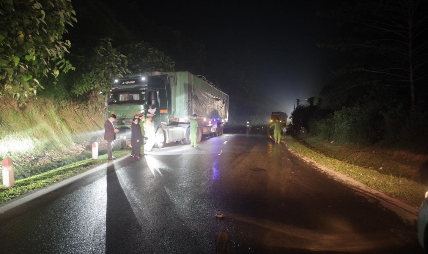 Be 12 tuoi Hoa Binh anh 1