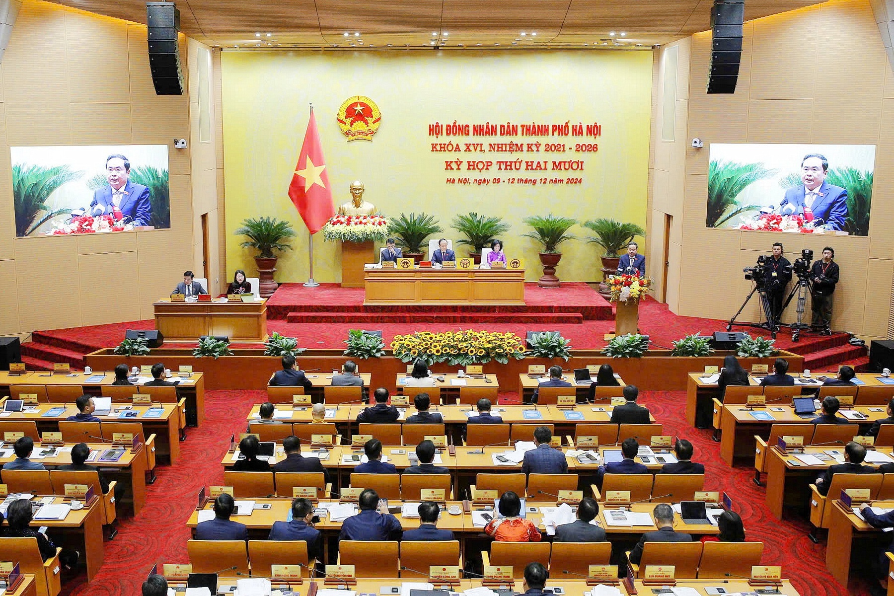 Ha Noi xem xet chi thu nhap tang them cho can bo, cong chuc, vien chuc hinh anh