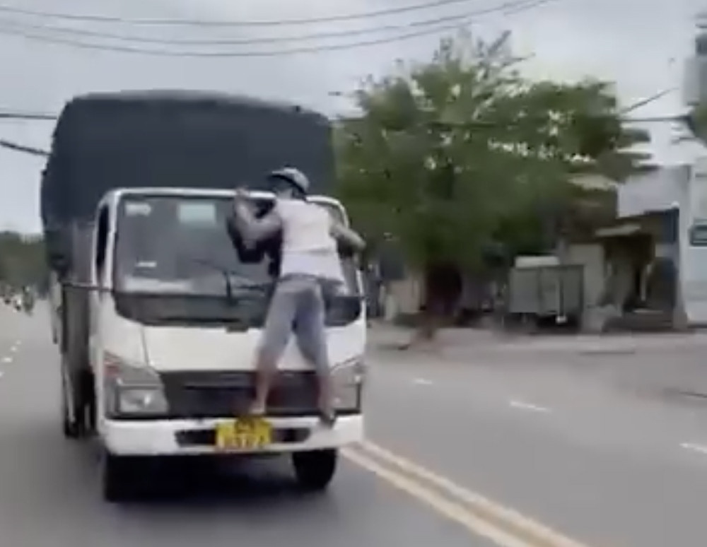 bám kính chắn gió ảnh 1 bam kinh chan gio anh 1