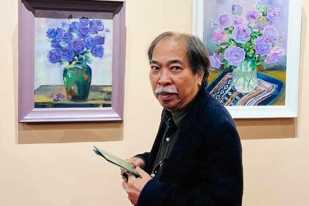 Chu tich Hoi Nha van cam on 6 nu tac gia 'Nhung nguoi ganh song trang' hinh anh