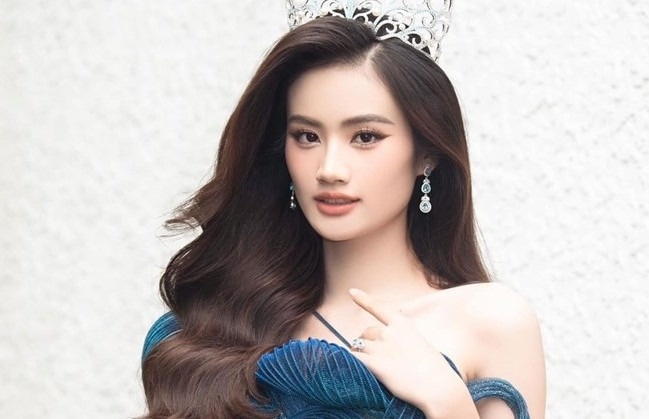 Hanh dong dep cua hoa hau Y Nhi danh cho tre em hinh anh