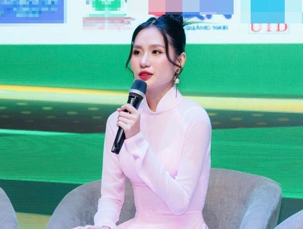 Hoa hau Nguyen Thanh Ha ap u viet sach ve moi truong hinh anh