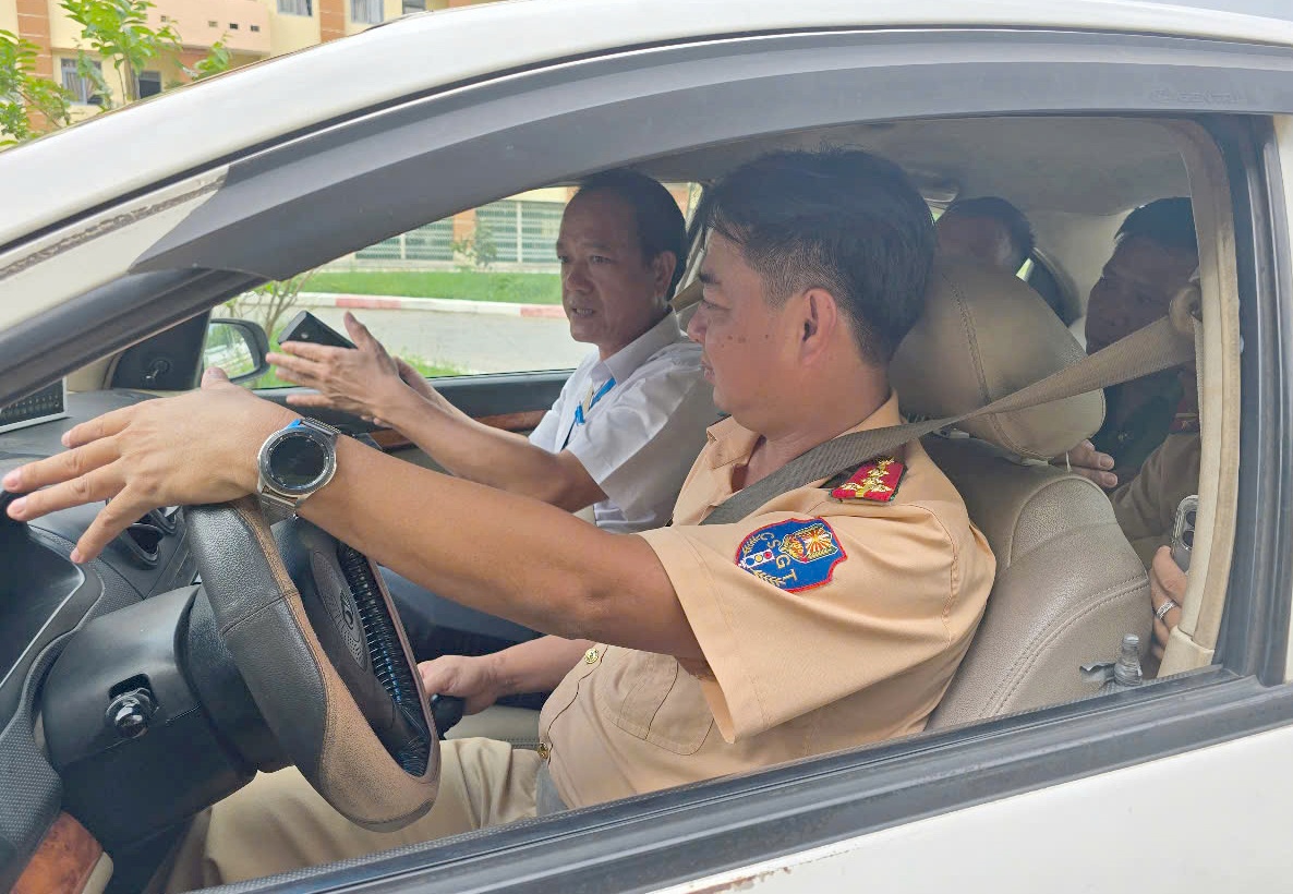 Cong an TP.HCM tap huan nghiep vu sat hach, cap GPLX hinh anh