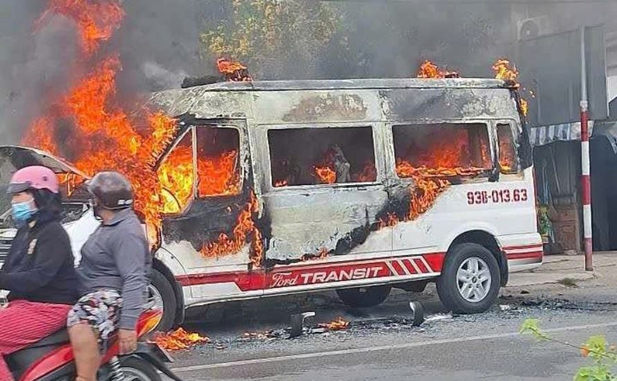 Xe cuu thuong chay du doi tren quoc lo 13 doan qua Binh Duong hinh anh