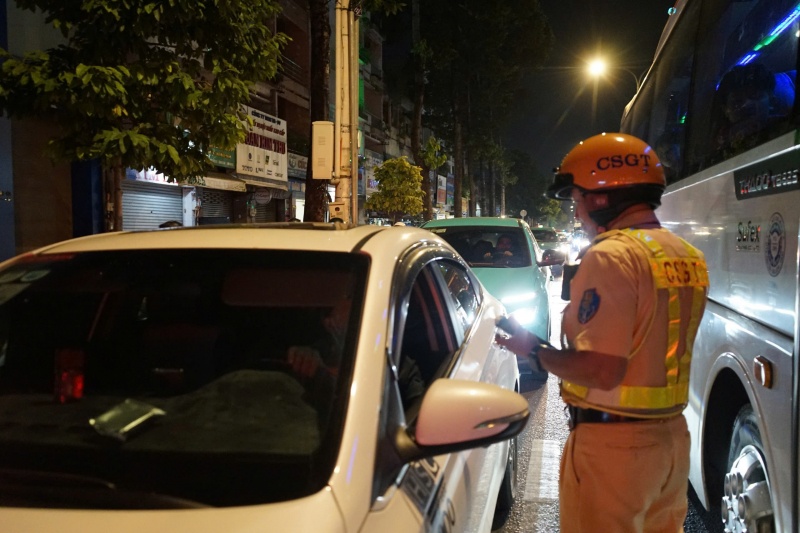 TP.HCM xu ly hon 1.000 'ma men' lai xe dip Tet hinh anh