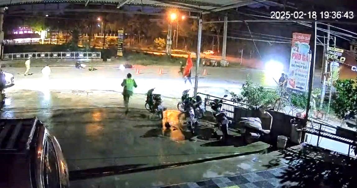 Hoc sinh tong canh sat anh 1