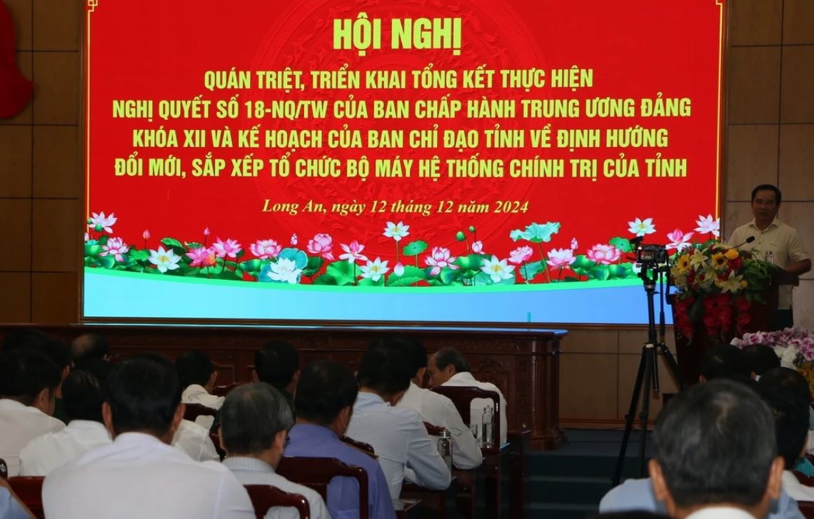 Long An giam 123 dau moi va 261 lanh dao, quan ly hinh anh