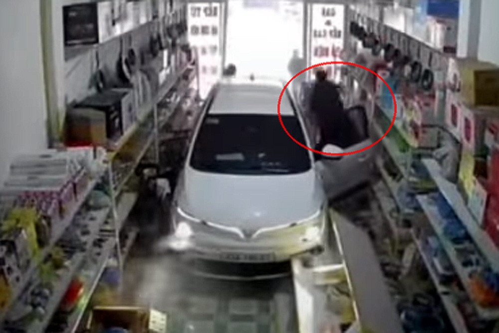 Tinh huong phap ly vu vo nhan lai oto khi chong gay tai nan chet nguoi hinh anh