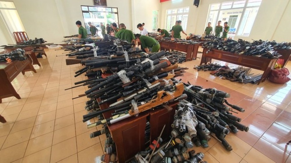 Xu ly hang tram doi tuong lien quan den vu khi, vat lieu no hinh anh