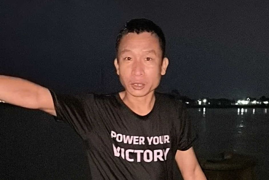 Nguoi dan ong cuu 3 em hoc sinh bi nuoc cuon hinh anh