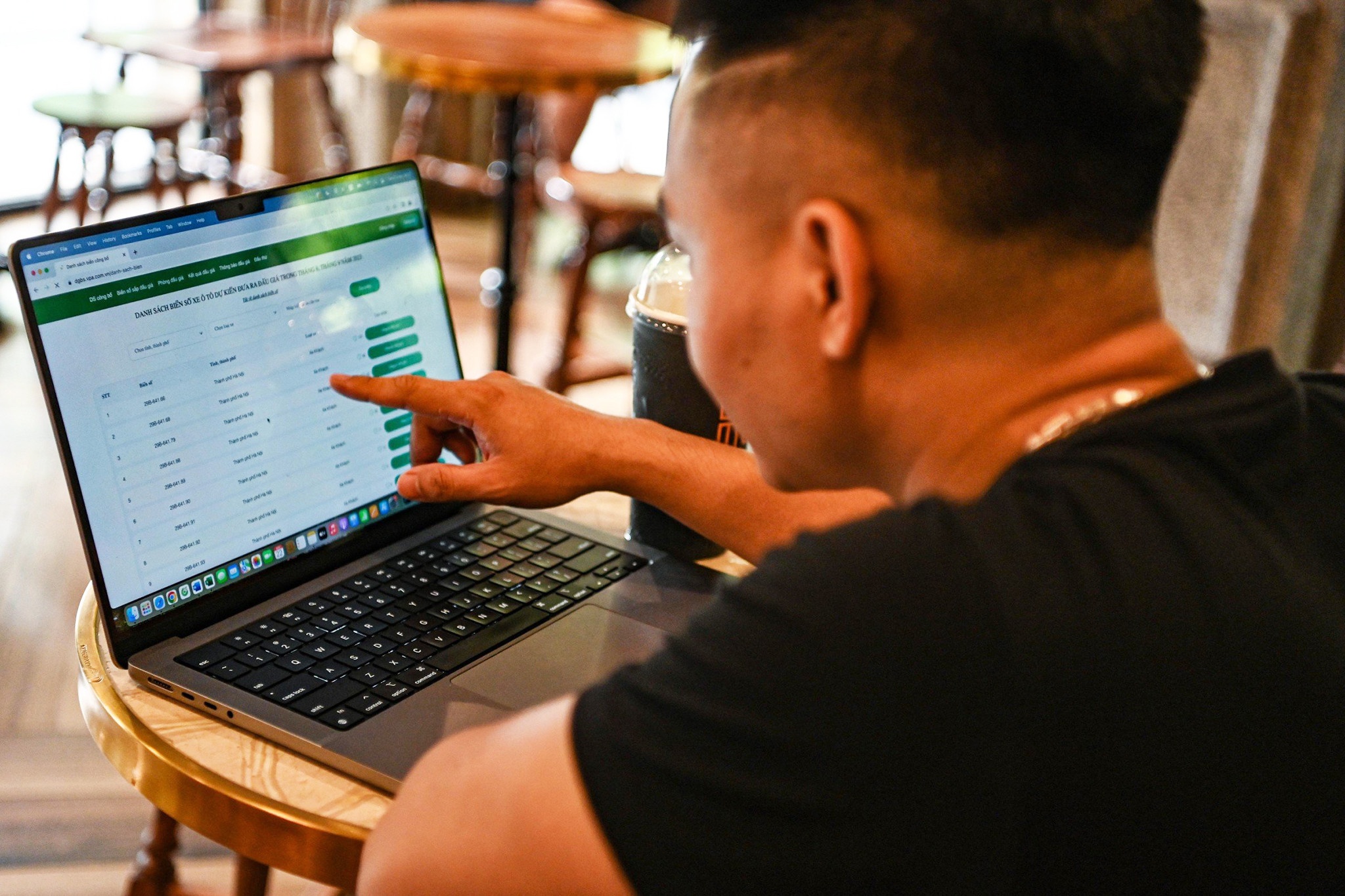 Bien ngu quy 9 anh 1