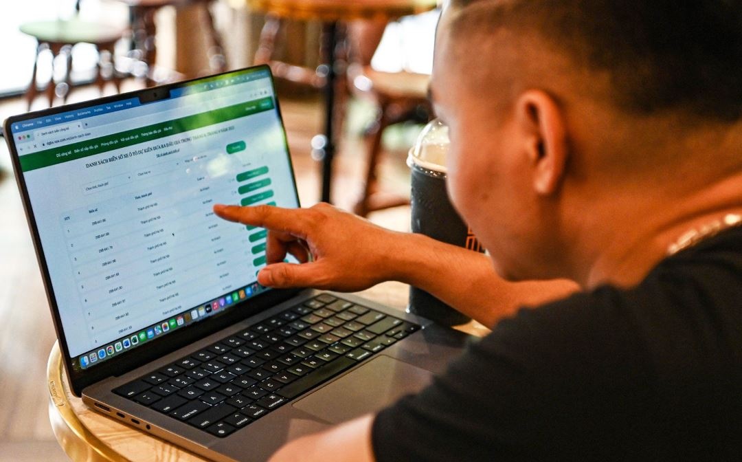 Nguoi trung dau gia bien oto 30L- 999.99 nop du 12,105 ty dong hinh anh