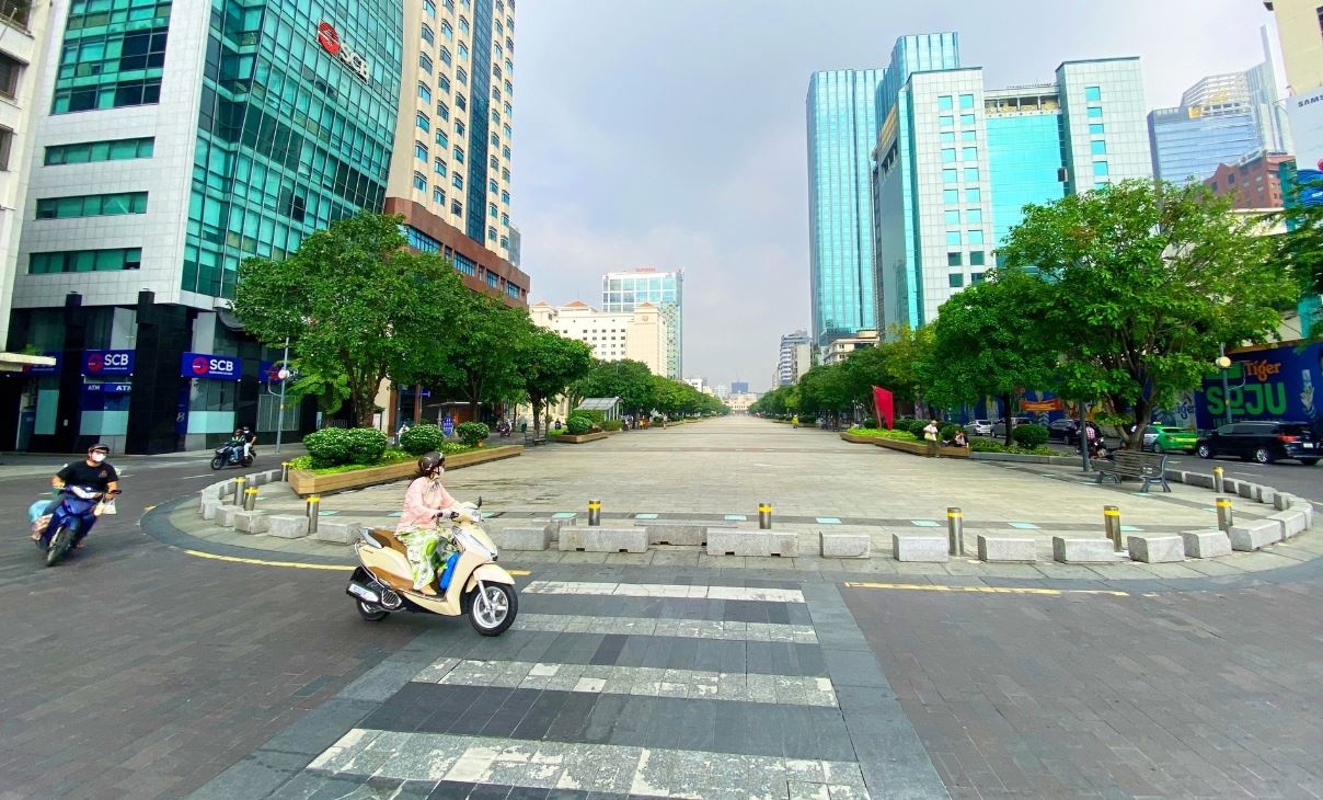 Cam xe mot so tuyen duong trung tam TP.HCM vao cuoi tuan hinh anh