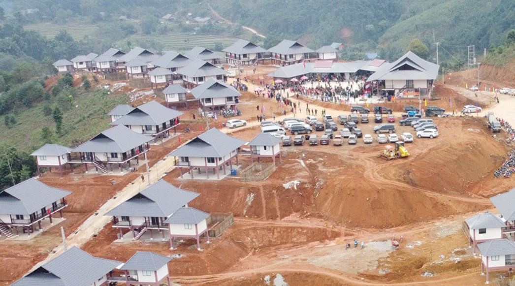 3 nguoi Lang Nu trai long ve quyet dinh nhuong nha tai dinh cu hinh anh