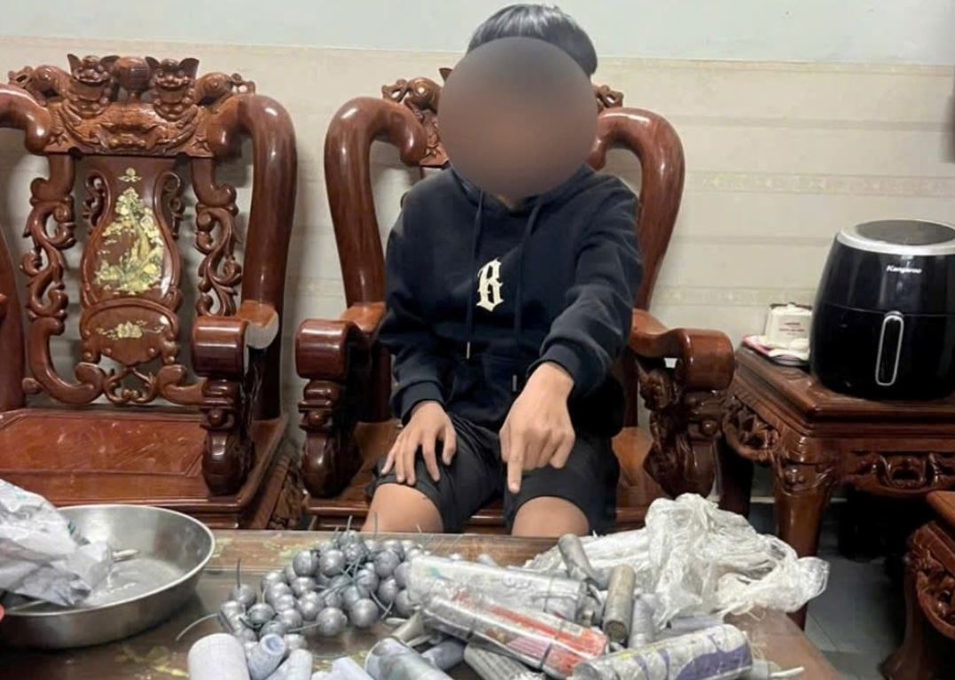 Canh bao tinh trang hoc sinh len mang hoc cach che tao phao choi Tet hinh anh