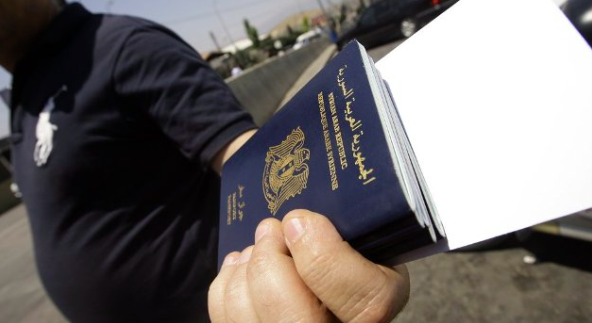 Cap vo chong dung thi thuc gia de dua nguoi tron sang My hinh anh