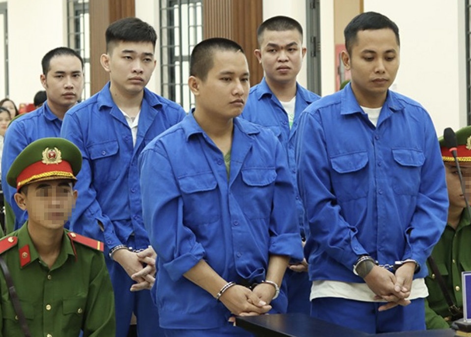 Lua dong huong qua bien gioi, quay video tra tan doi tien chuoc hinh anh