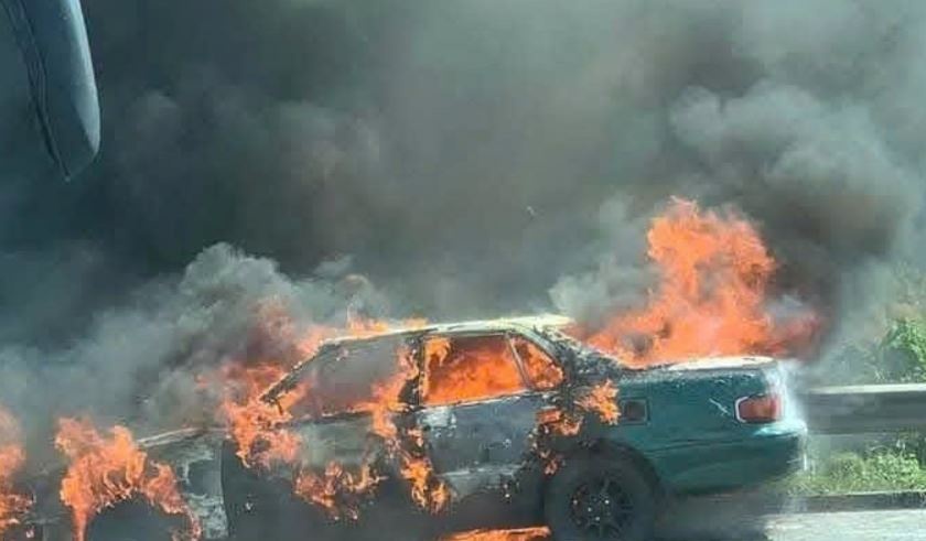 Oto 5 cho chay du doi tren cao toc, tai xe noi vua mua 100 trieu dong hinh anh