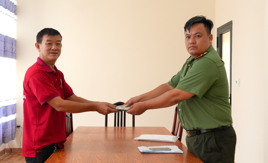 Chu tap hoa 3 lan nhan chuyen nham hon 300 trieu dong hinh anh