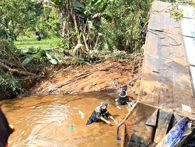 Xe tai lao suoi anh 2