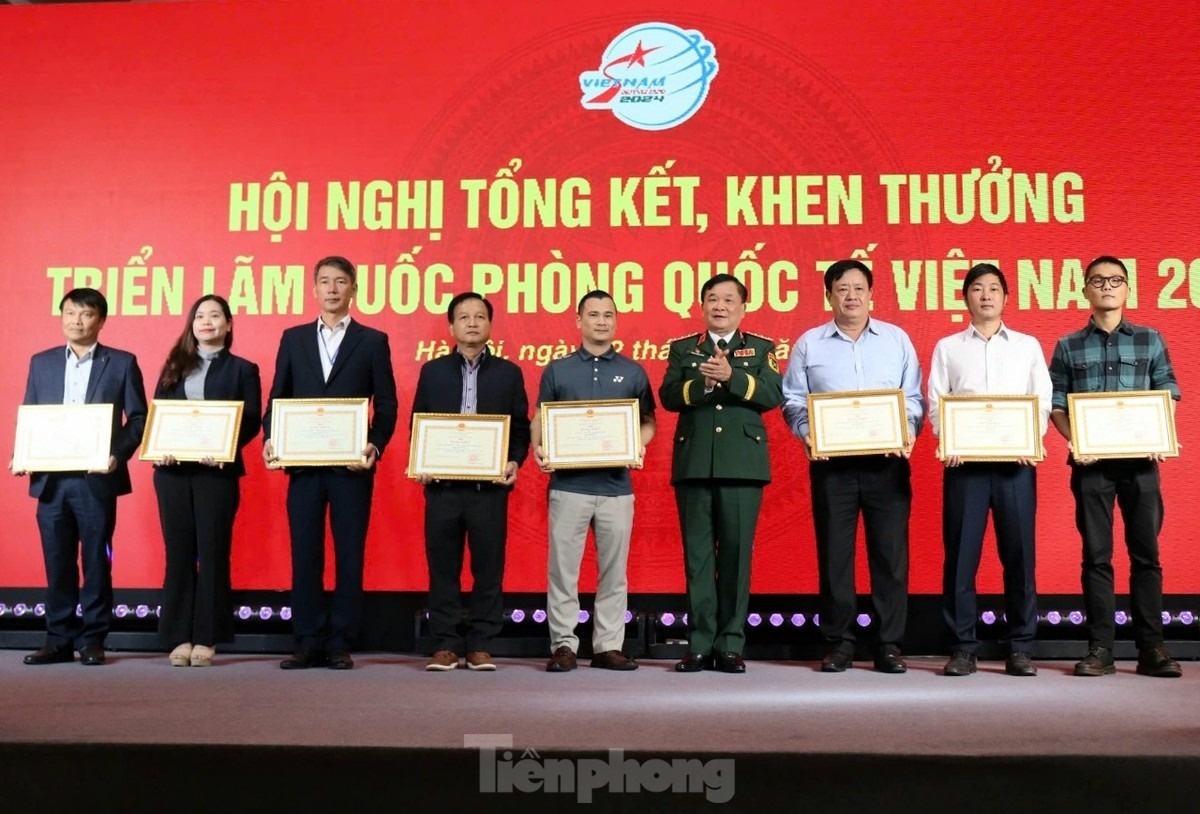 trien lam quoc phong anh 8