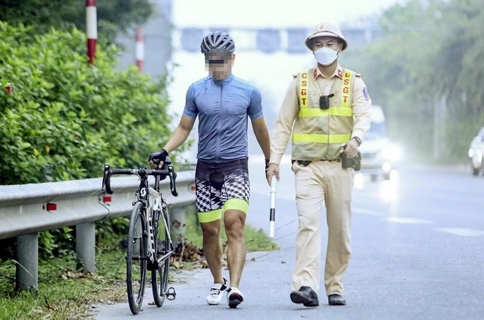 Xu phat nang voi nguoi dieu khien xe dap, xe tho so di vao cao toc hinh anh