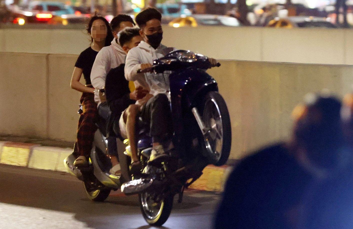 Lap lai ky cuong giao thong, CSGT uu tien phat qua camera hinh anh