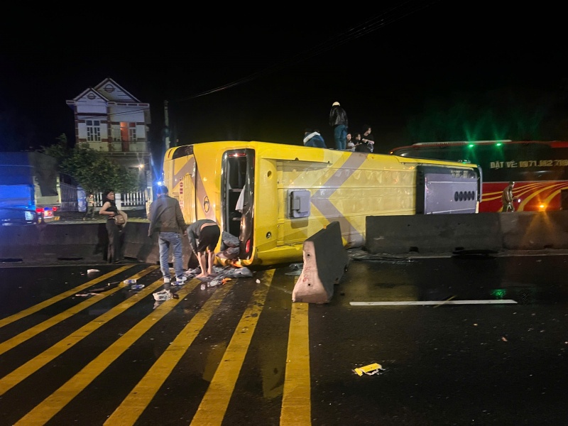 tu tong dai phan cach anh 2