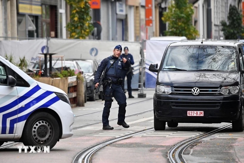 Bi bao dong truoc nguy co 'soi don doc' tan cong khung bo hinh anh