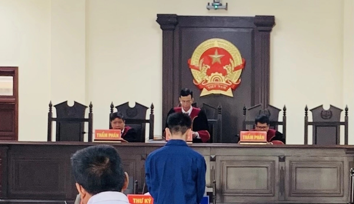 Trom 6 con ga, lanh 1 nam 3 thang tu hinh anh