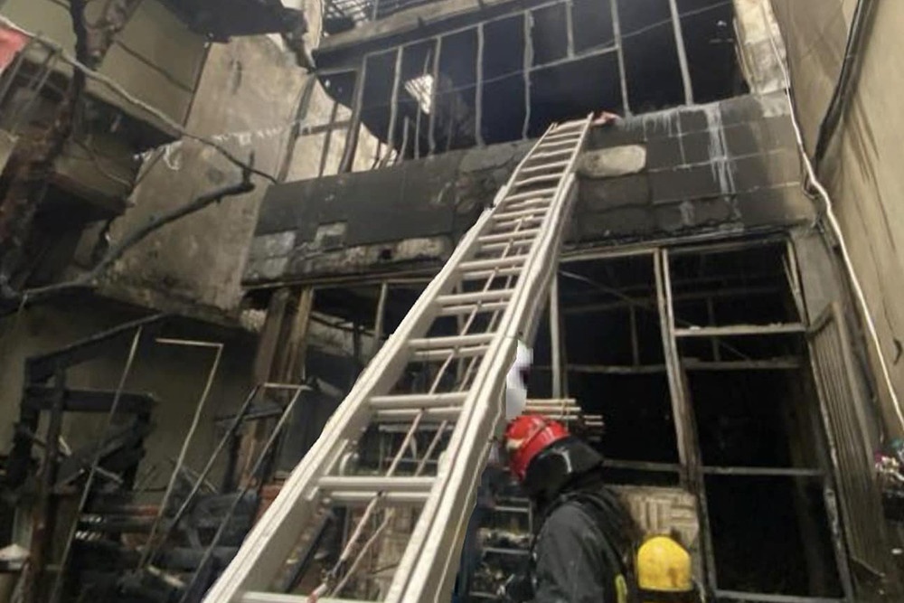 Chay nha 3 tang o Ha Noi, mot nguoi mac ket hinh anh