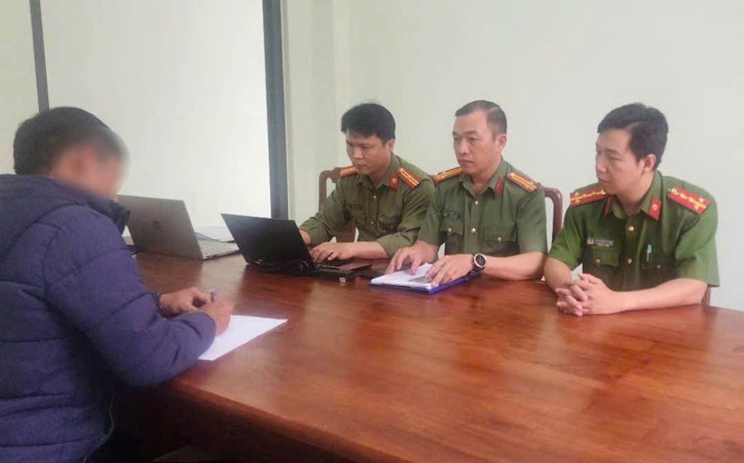 2 doi tuong bia dat chuyen VDV dua thuyen tu vong la 'tang chong tang' hinh anh