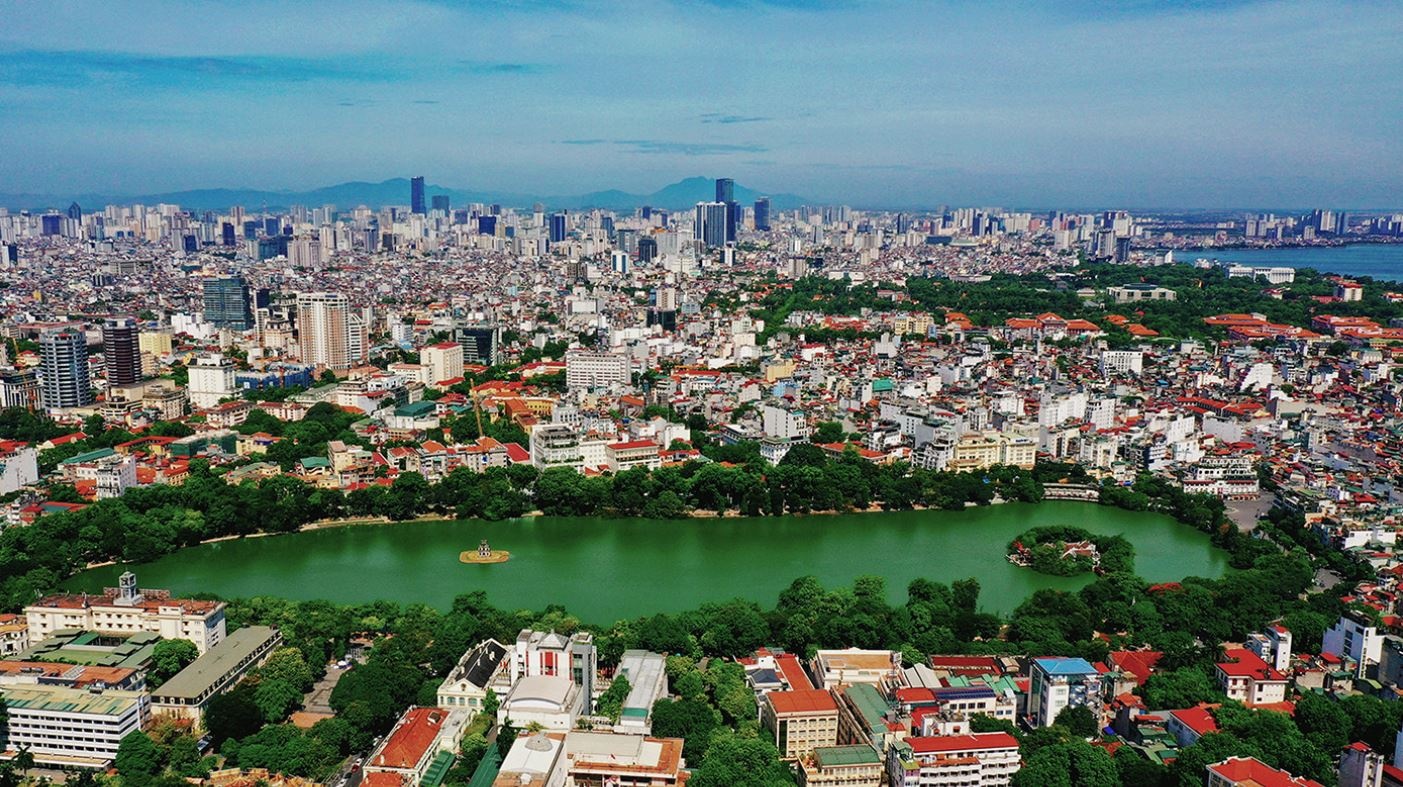 Ha Noi cam oto tren 16 cho trong gio cao diem o pho co, ho Guom hinh anh
