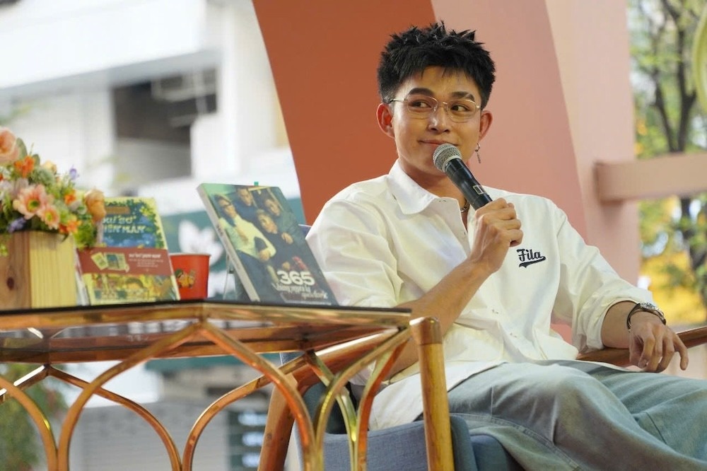 Ca si Jun Pham bi nha xuat ban che vi viet sai chinh ta qua nhieu hinh anh