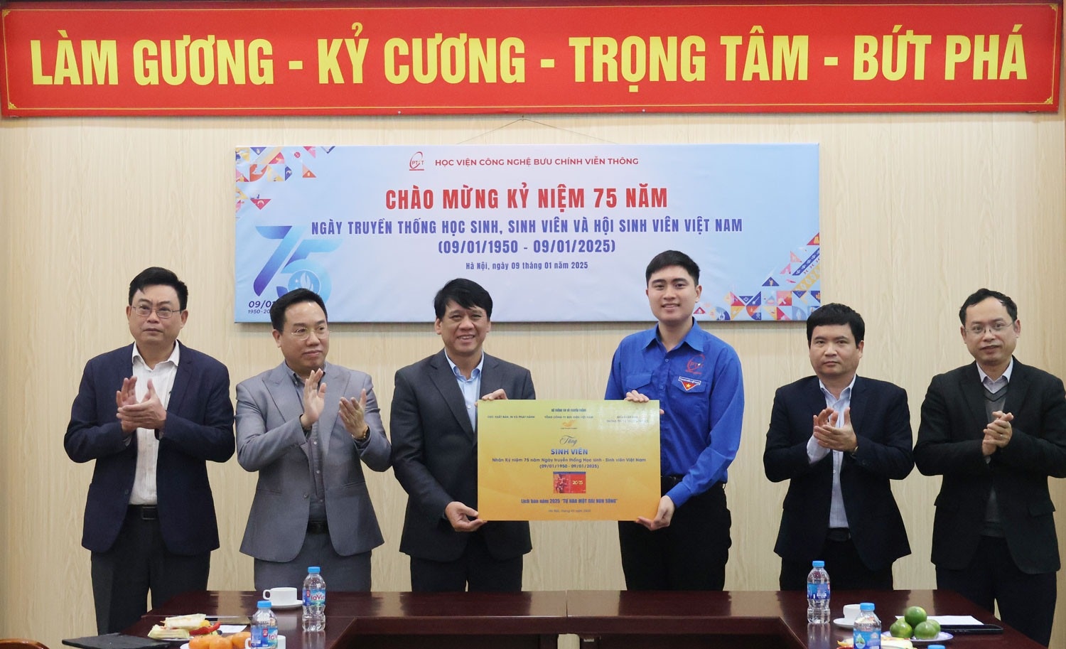 Ky vong tu bo lich 'Tu hao mot dai non song' hinh anh