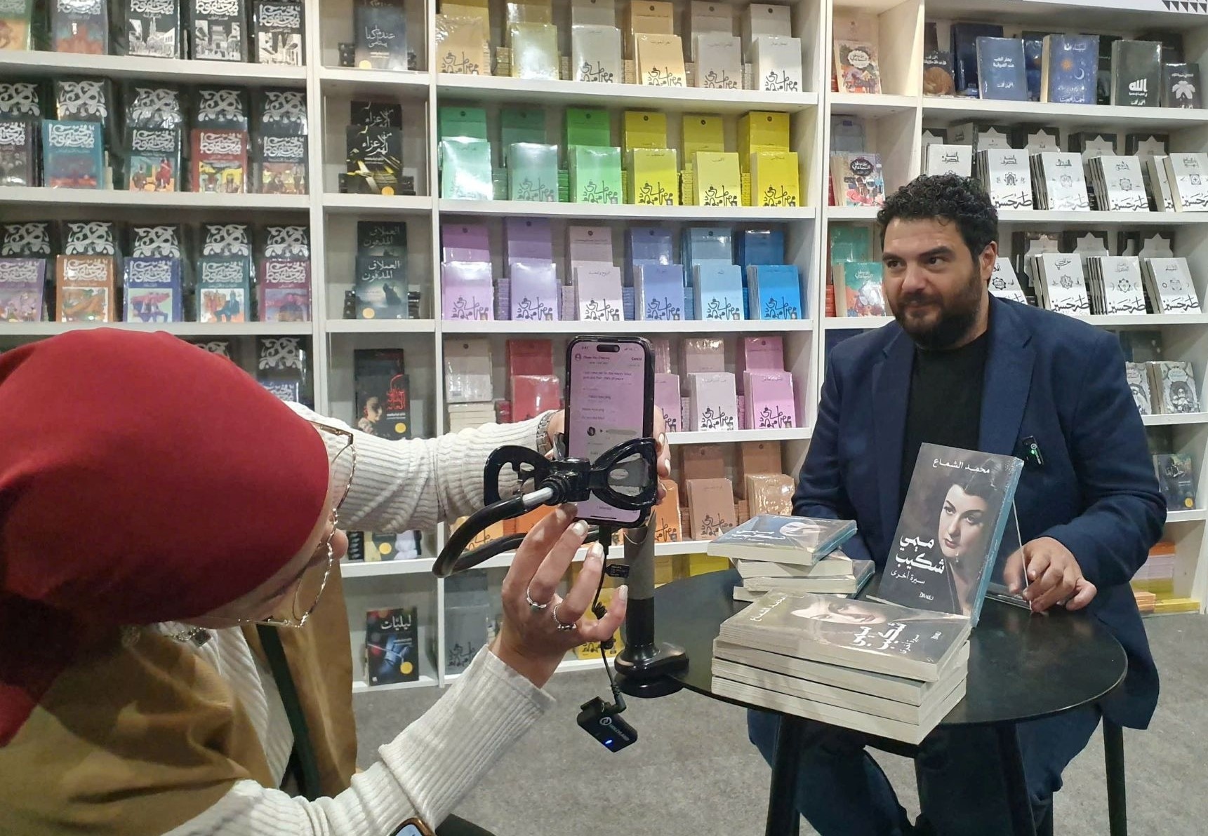 Dieu khien Hoi cho sach quoc te Cairo hut khach hinh anh