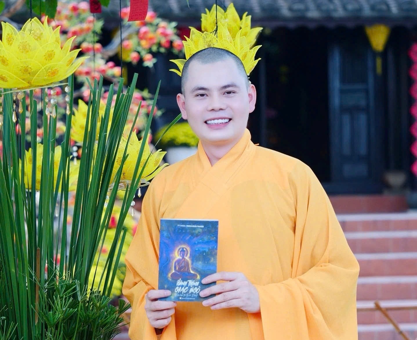 Giang su Thich Khai Thanh ra sach ve hanh trinh giac ngo hinh anh