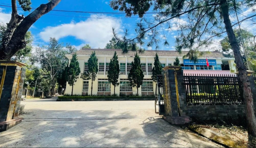 Mot pho giam doc o Dak Nong bi ky luat buoc thoi viec hinh anh