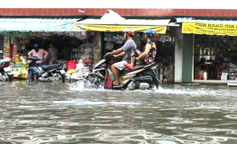 Canh bao nhieu khu vuc o Binh Duong ngap nang do trieu cuong hinh anh