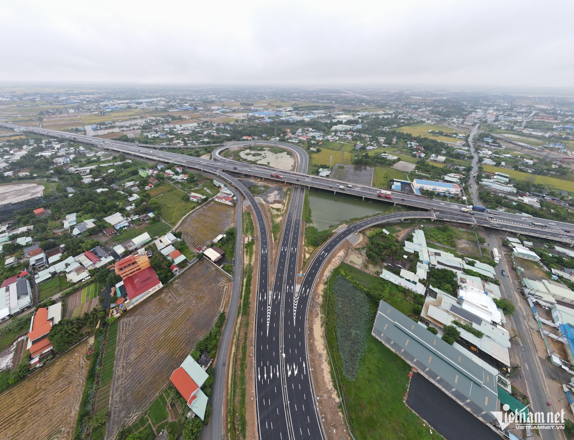Cao toc Ben Luc - Long Thanh thong xe tam 9,5km dau tien dip Tet At Ty hinh anh