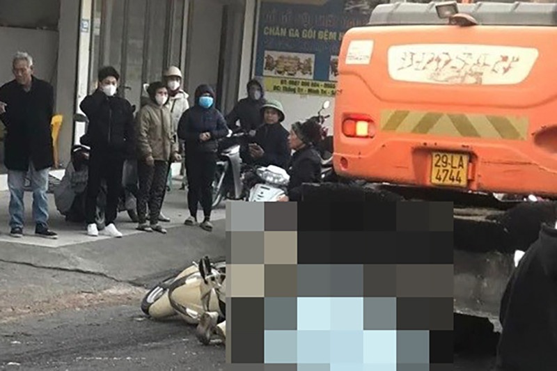 May xuc va cham xe may, hai tre em tu vong hinh anh