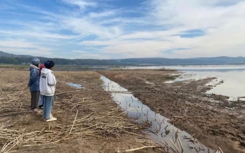 Hai chau be chet duoi khi choi o long ho thuy dien Yaly hinh anh