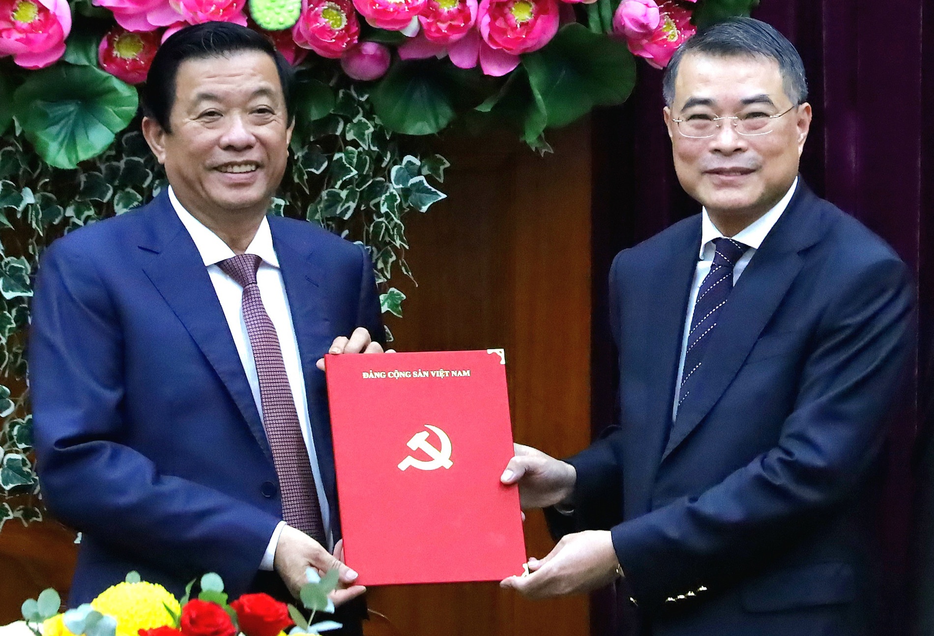 Bi thu Vinh Long Bui Van Nghiem lam Pho truong ban Noi chinh TW hinh anh