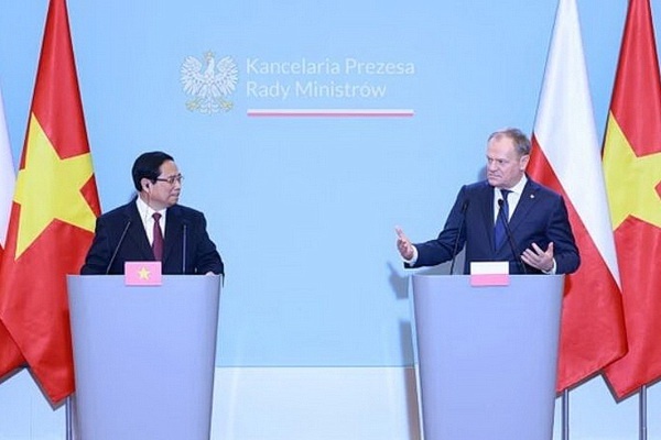 Tuyen bo chung Viet Nam - Ba Lan ve nang tam quan he song phuong hinh anh