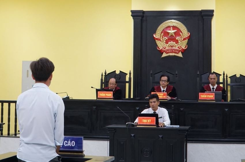 Linh hai nam tu vi chiem doat ve so trung thuong cua cu ba 83 tuoi hinh anh